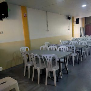 Se alquila sala de fiestas en Jerez con mesas y sillas